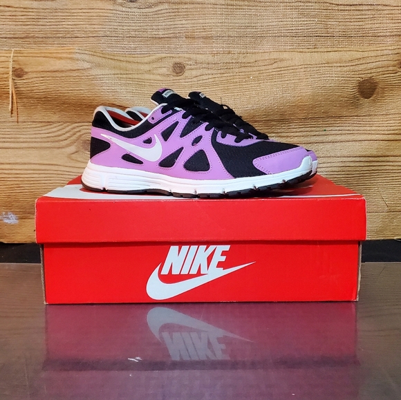 Nike Revolution - Picture 6 of 9